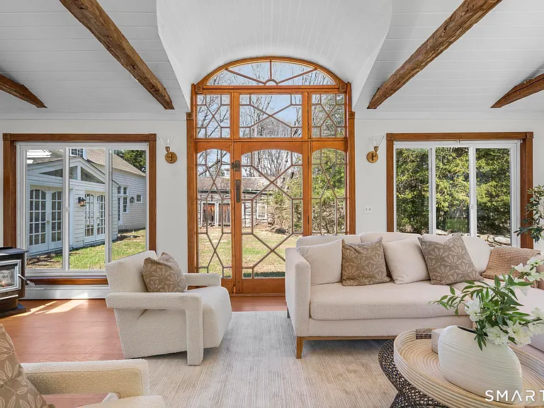 1090 Ridgefield Rd — Photo 9