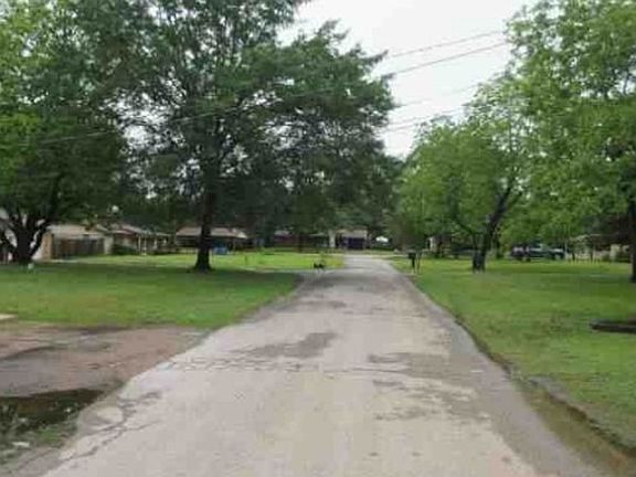Exterior Neighborhood (street photo)