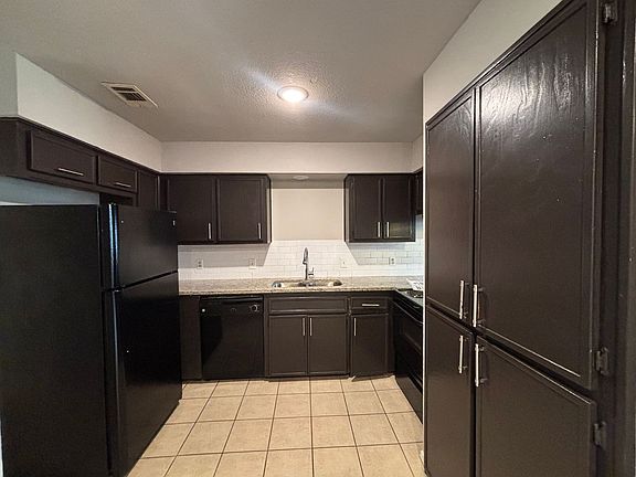5th image of 1104-1106 Suburban St
