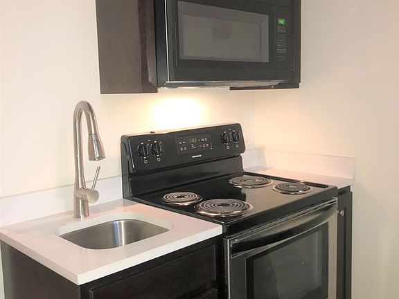 3rd image of 303 Franklin St #102