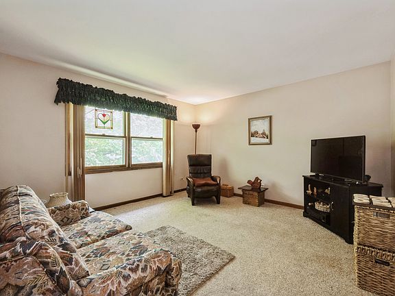 2nd image of 34W962 Stanton Dr
