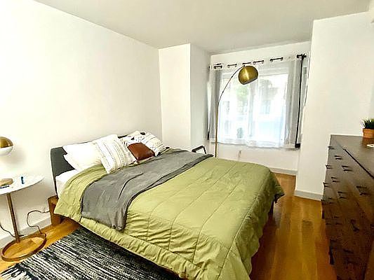 3rd image of 396 Saint Marks Ave #4R