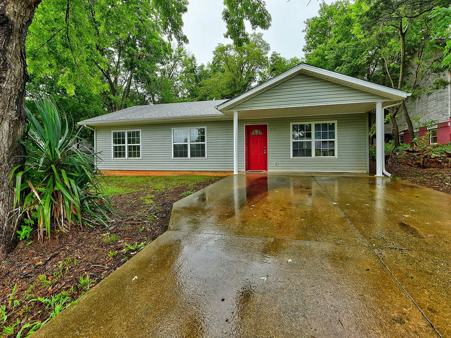 3 bed, 1056 sqft, $1,150 — Photo 2