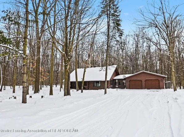 6618 Crestline Dr, Grand Ledge, MI 48837