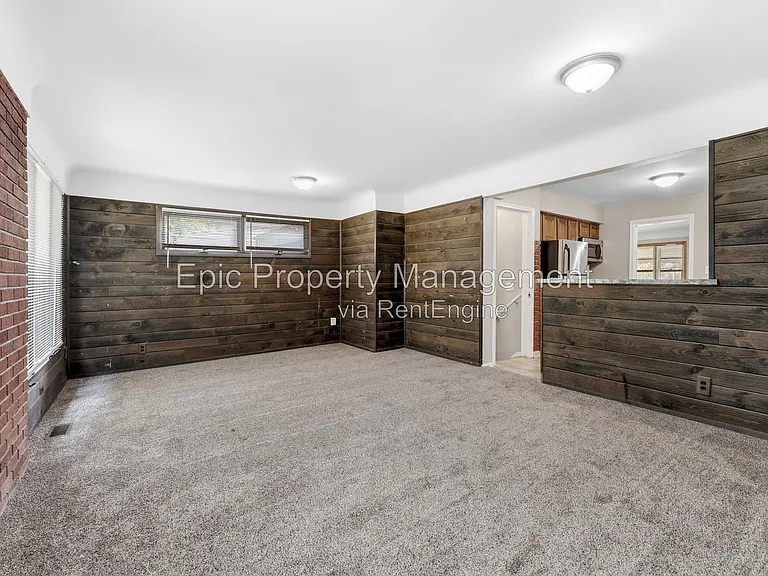 812 Riverbank St — Photo 7
