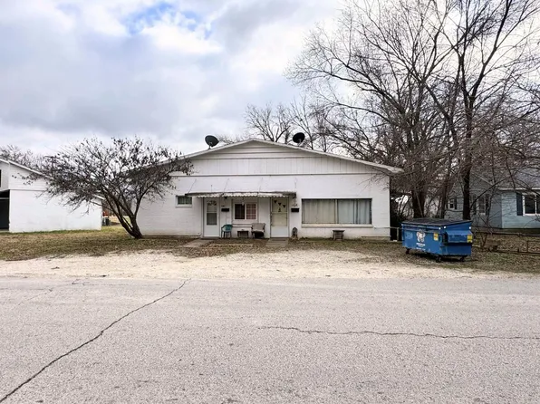 426-428 E Locust Street, Bolivar, MO 65613