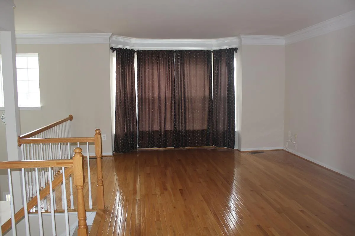 3 bed, 3.5 bath, 2880 sqft, $3,750 — Photo 3