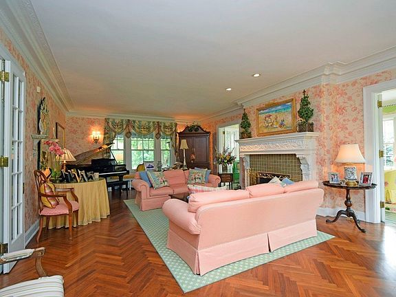 4th image of 3041 Observatory Ave