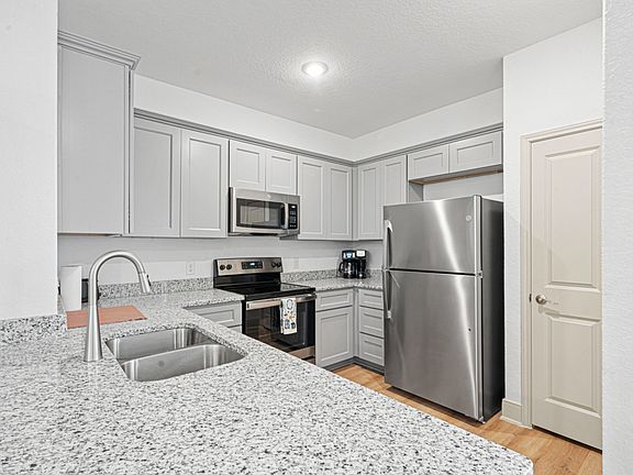2nd image of 7516 Magnolia Vlg #101