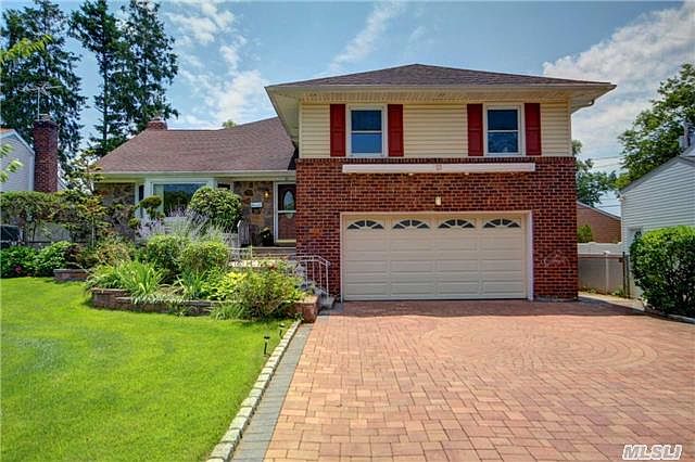 1st image of 21 De Chiaro Ln