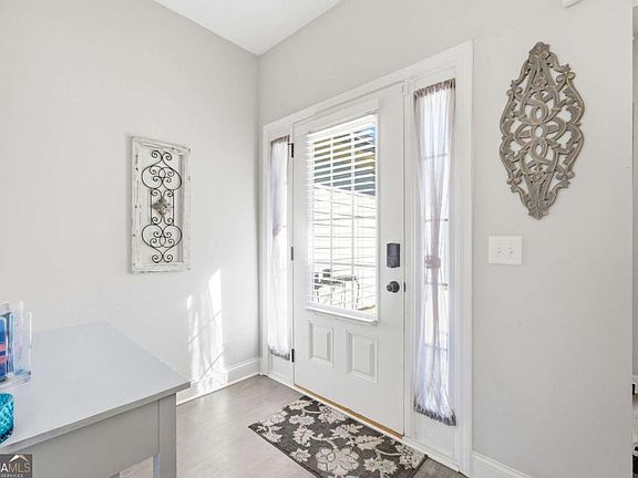 3rd image of 156 Brookhaven Dr