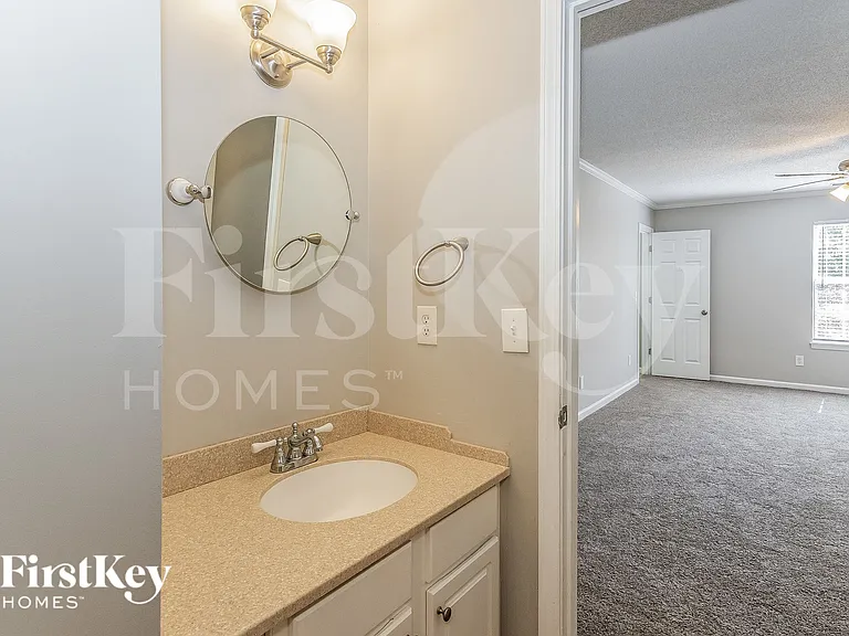 423 Aberdeen Cir — Photo 17