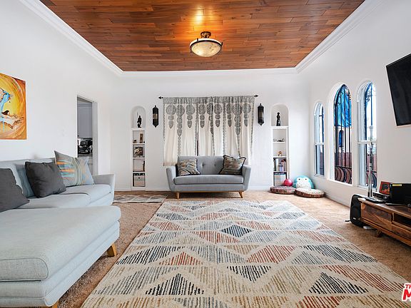 5th image of 3053 Ganahl St