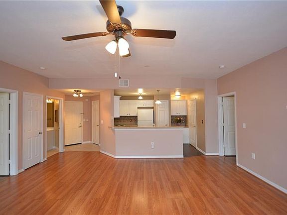 4th image of 2025 Erving Cir APT 102