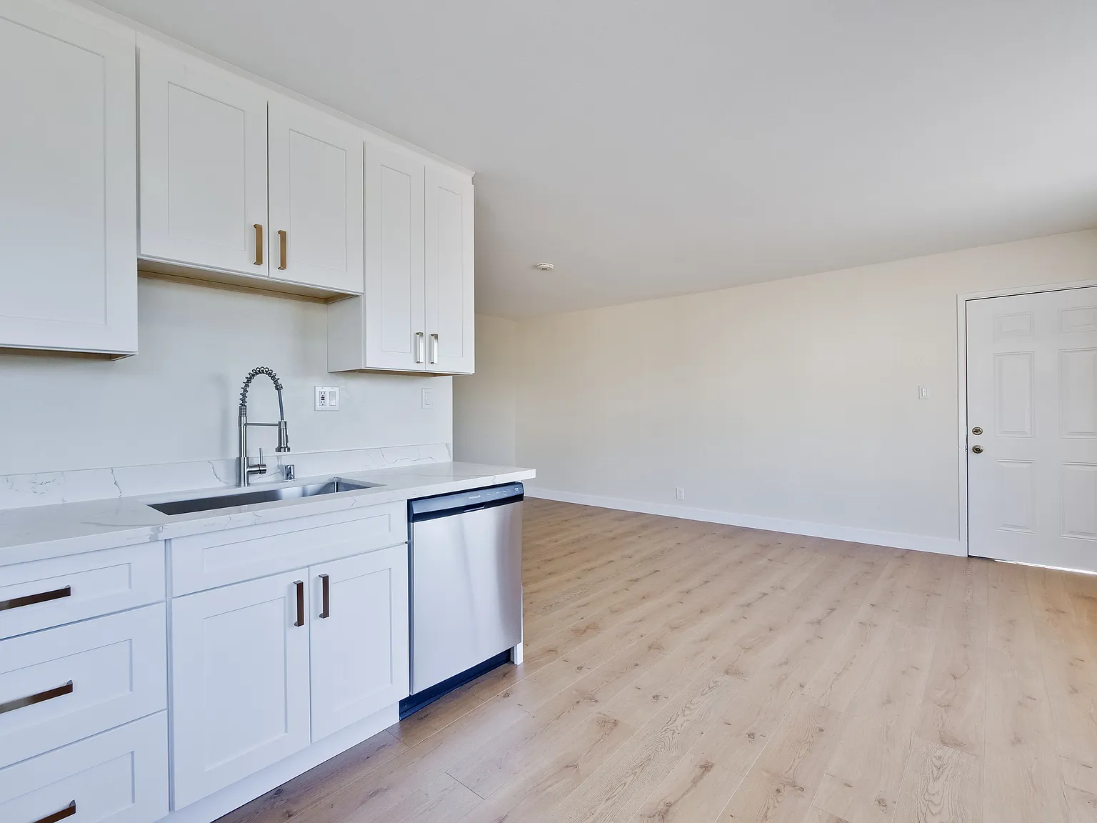 2 bed, 650 sqft, $2,495 — Photo 2