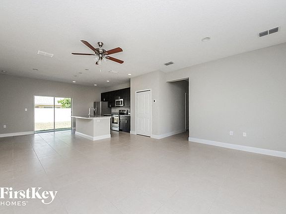 4th image of 448 Magpie Ct