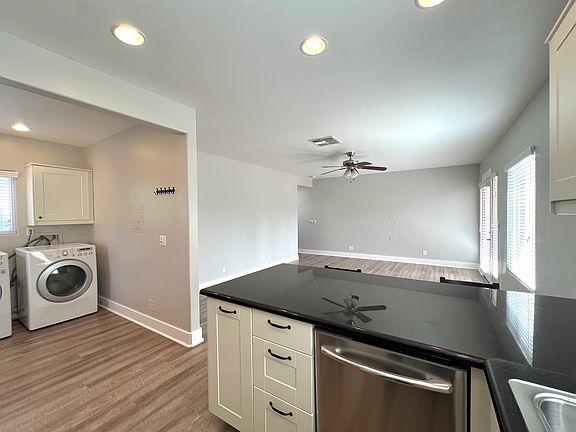 4th image of 2932 Kalmia St