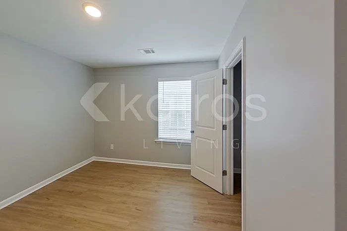 371 Angela St — Photo 8