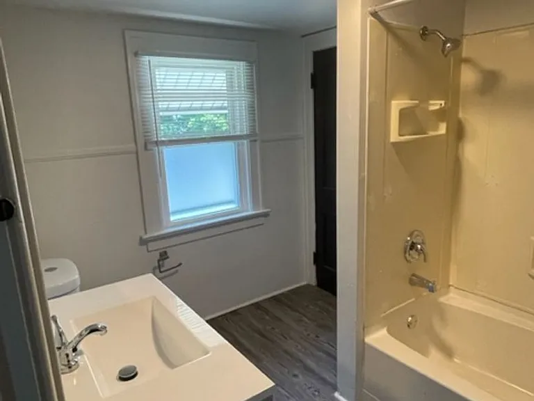 536 Pleasant St — Photo 10