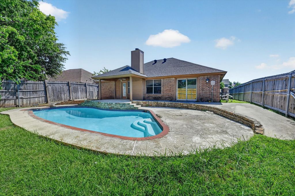 7405 Emerywood Ln, Fort Worth, TX - View 2