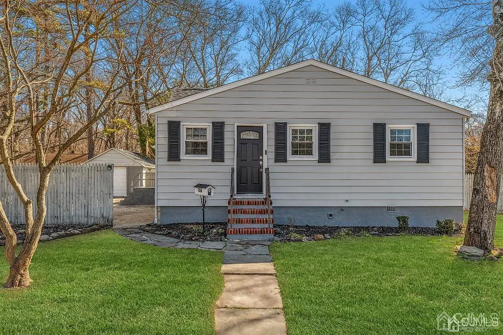 71 Fernhead Ave photo 1