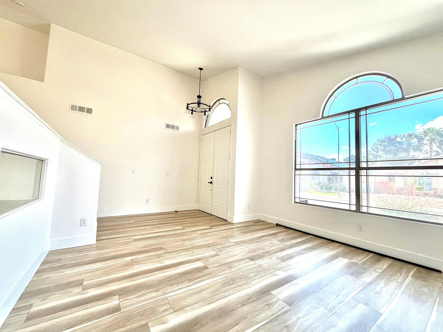 5 bed, 2911 sqft, $3,200 — Photo 4