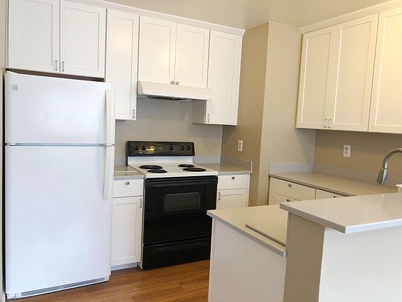2nd image of 529 Miller Ave APT 1