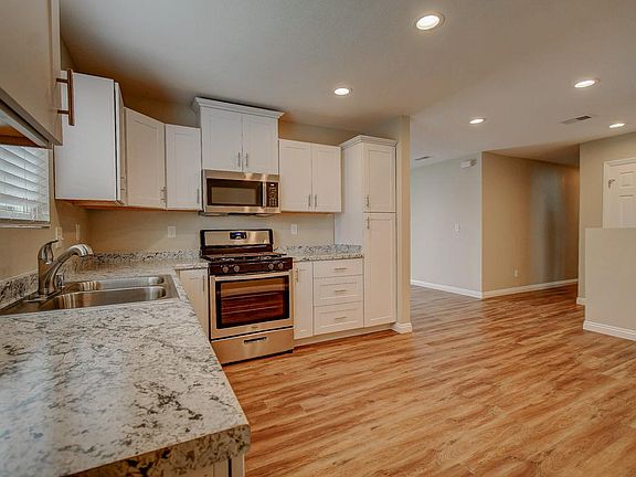 LAMINATE WOOD FLOORS OPEN FLOORPLAN