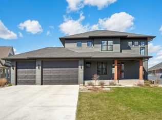 11018 Prairieview Trl N, Lake Elmo, MN 55042