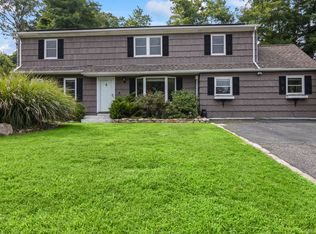 7 Paul St, Port Jefferson Station, NY 11776