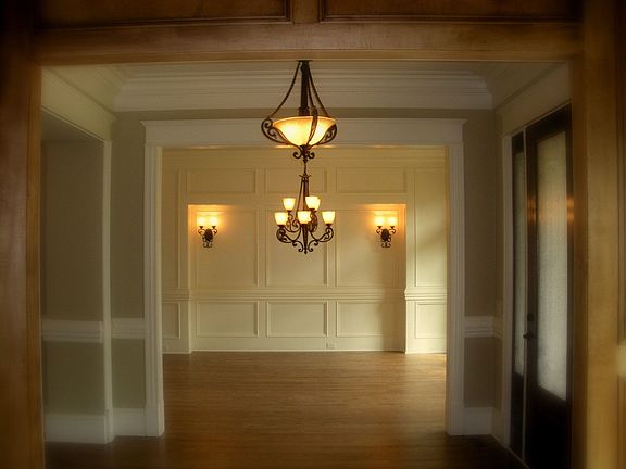 LARGE FORMAL DINING ROOM