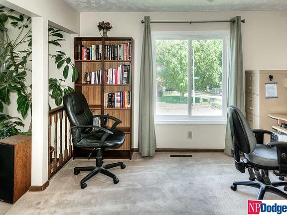 4th image of 821 Crest Dr