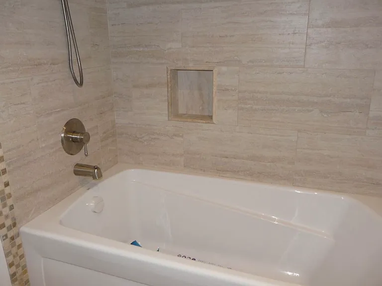 2225 Chapala St — Photo 22
