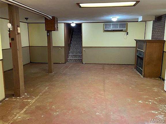 5th image of 131 Robin Hill Dr