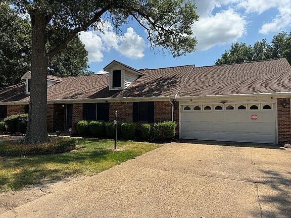 3rd image of 1017 Park Ln