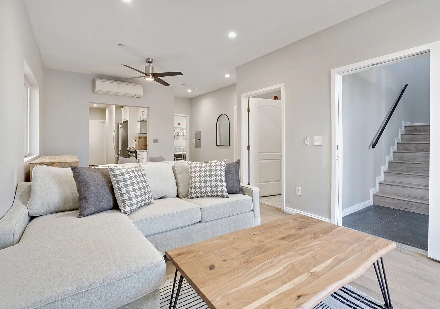 Jefferson Blvd - Unit 1 — Photo 3