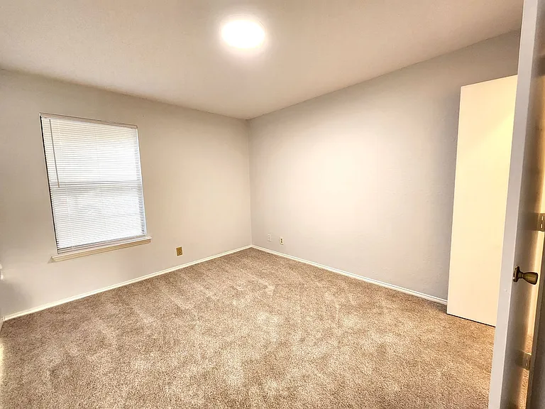 2202 Bolivar St — Photo 17