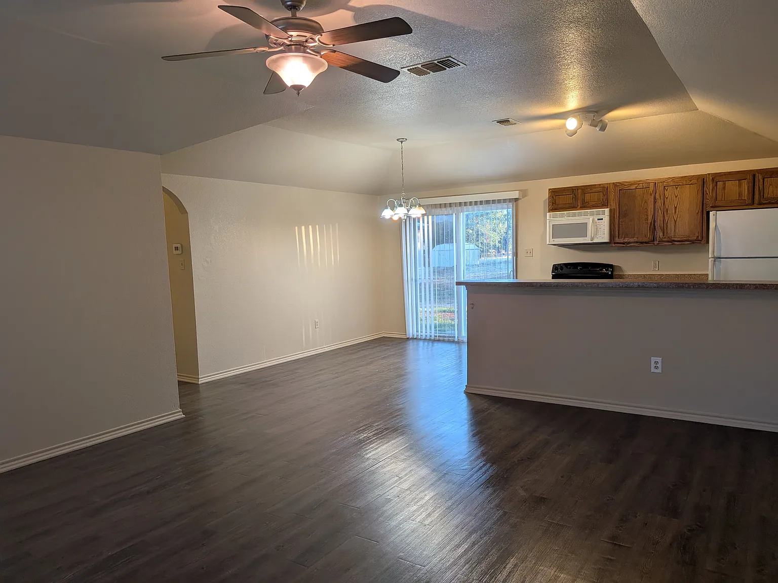 3 bed, 1150 sqft, $1,430 — Photo 3