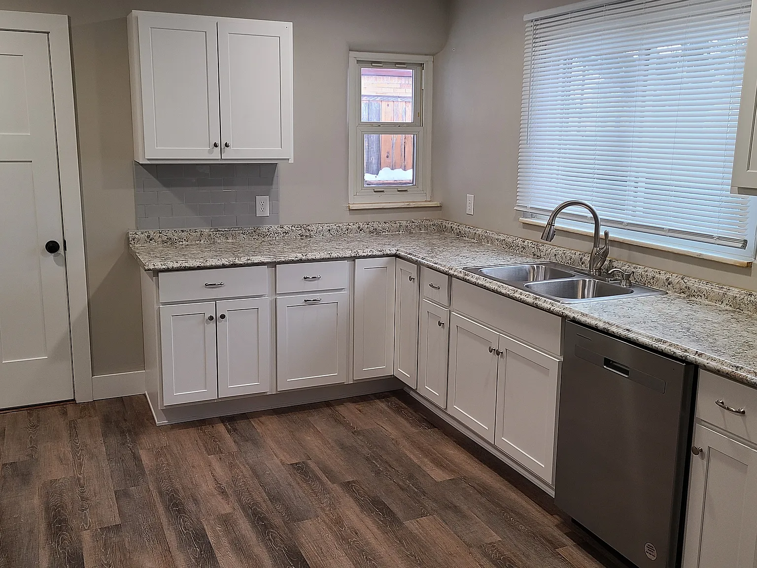 107 W Lugbill Rd — Photo 2
