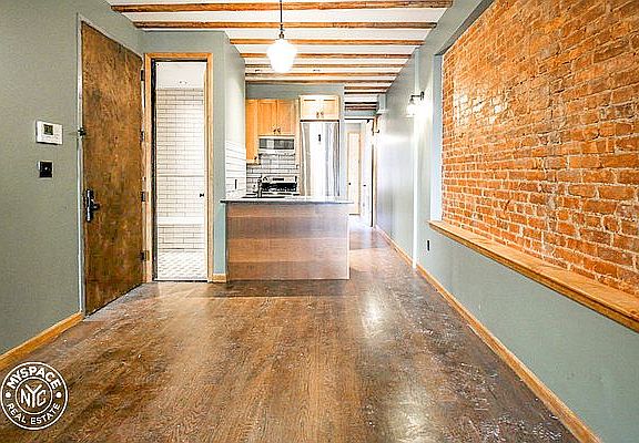 2nd image of 202 Montrose Ave #4T
