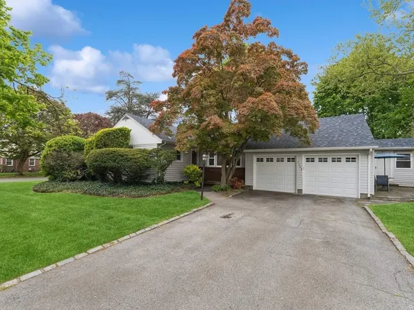 1362 Anna Pl, North Baldwin, NY 11510