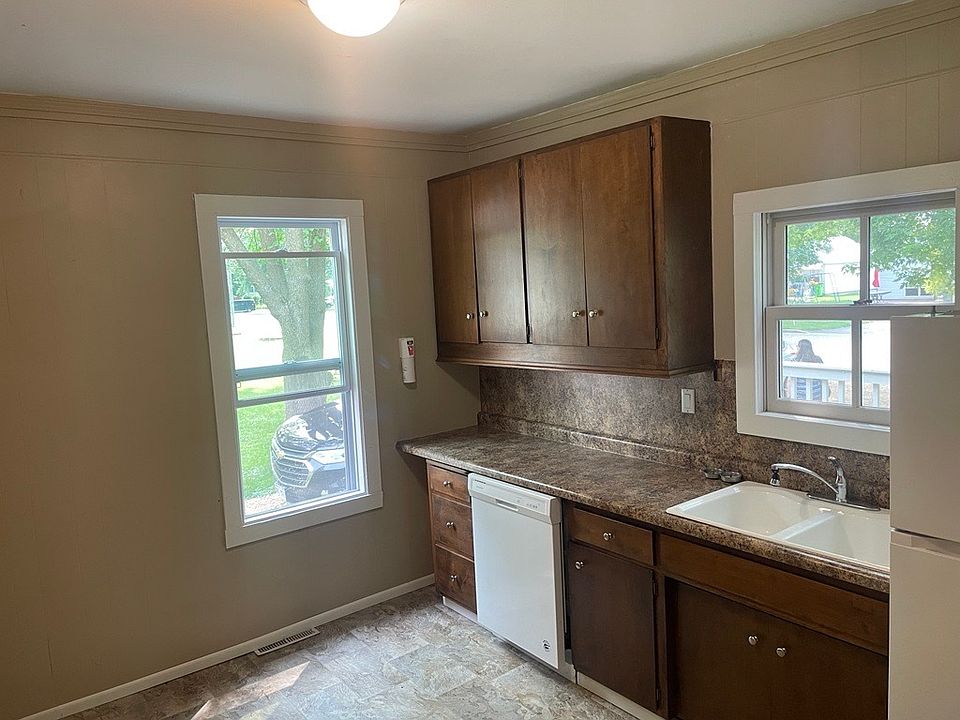 1st image of 706 E 4th St Unit 1