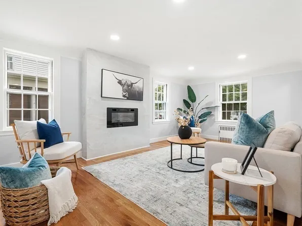 31 Vokes Ter, Lynnfield, MA 01940