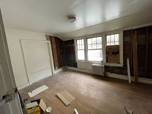 4th image of 127 Hale Ave