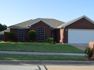 1021 Valley Branch Dr, Arlington, TX 76001