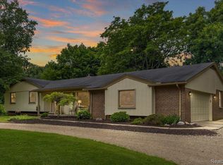 3090 Lake George Rd, Oakland, MI 48363