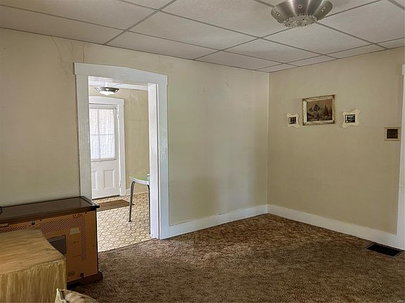 2nd image of 925 Zeiss Ave