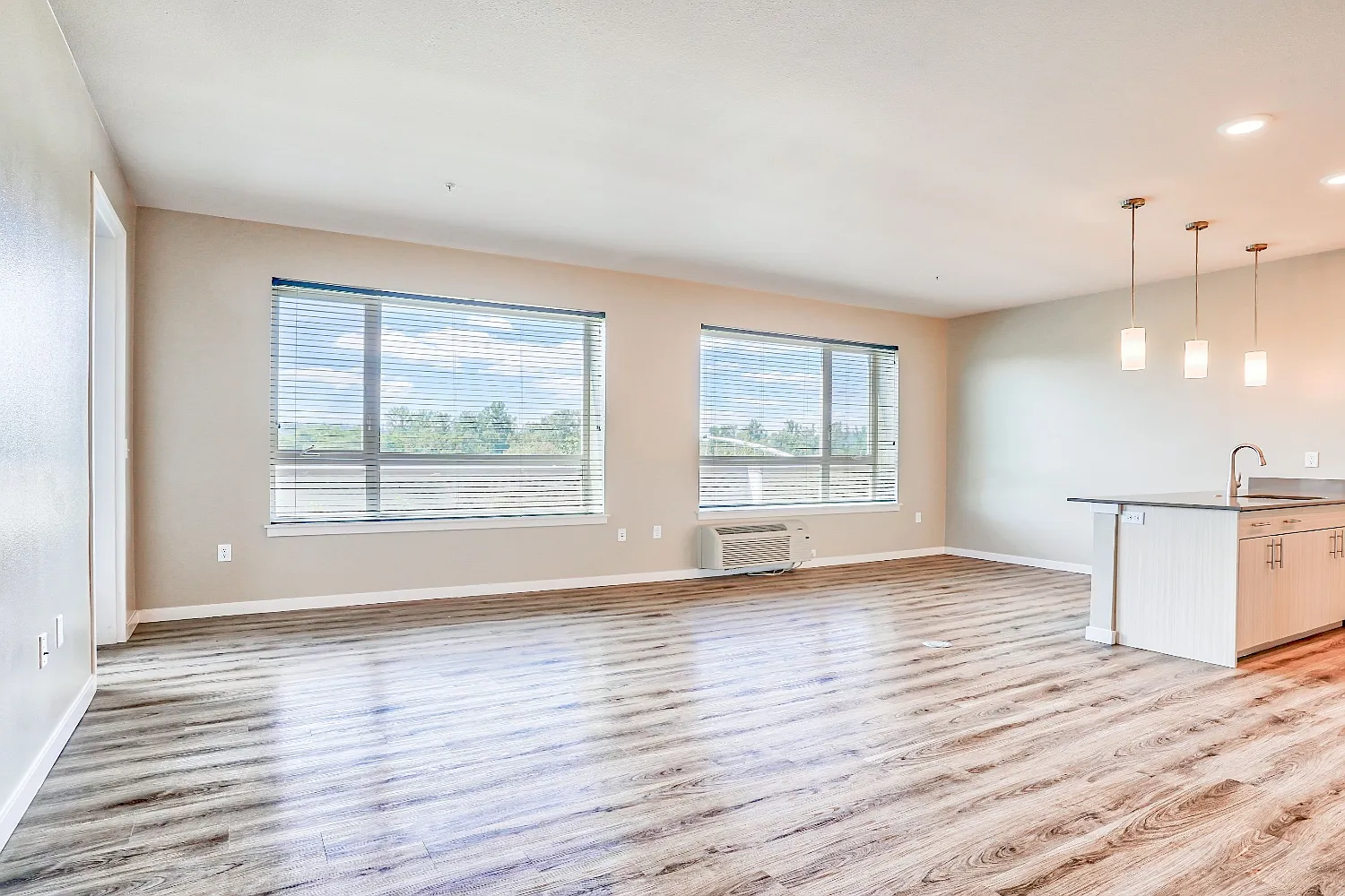 South Block Apartments — Photo 4