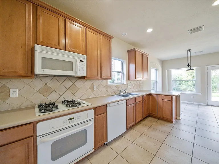 8811 Sun Haven Ln — Photo 8