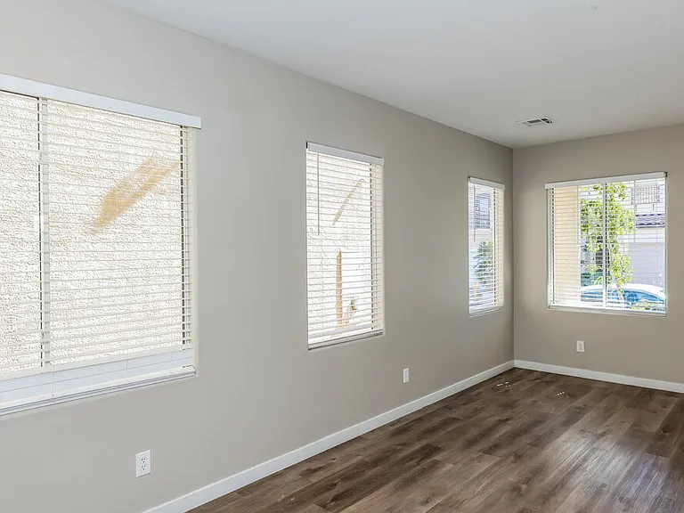 10931 Colour Magic St — Photo 6